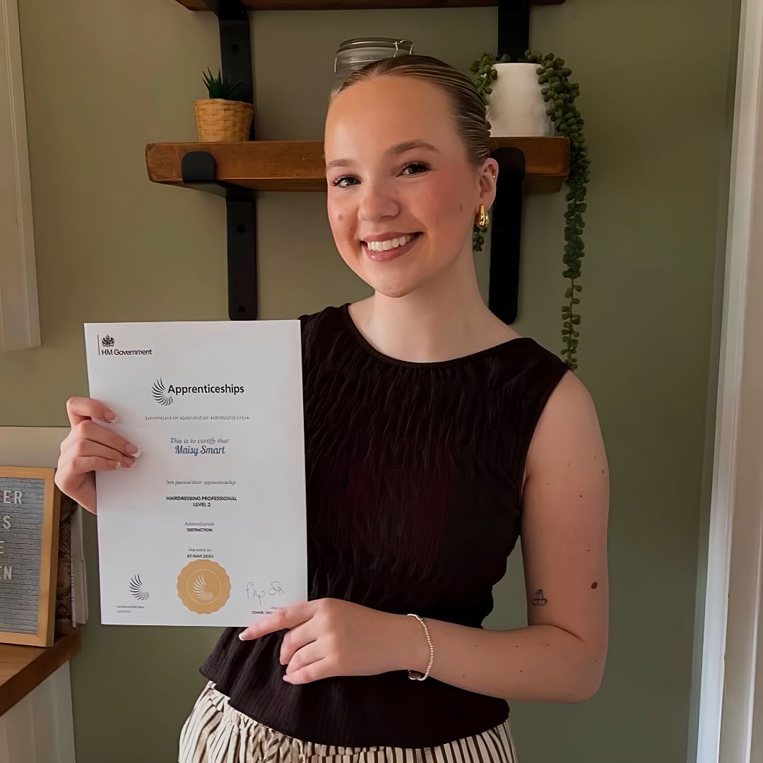 Full Marks and Fully Booked: Maisy's Hairdressing Journey with Kleek